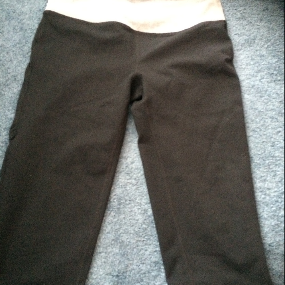 FABLETICS KNEE LENGTH LEGGINGS /SMALL/BLACK W GRAY